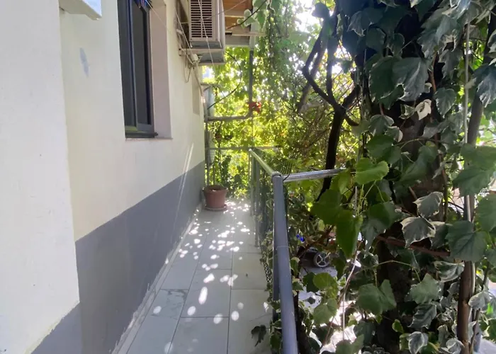 Central Stay Tirana * تيرانا