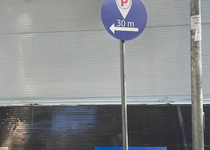Central Stay Tirana شقة