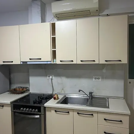 Central Stay Tirana *